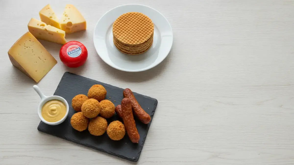 Finke Restaurant Dorsten: Käseplatte mit Crackern und Snacks.