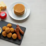 Finke Restaurant Dorsten: Käseplatte mit Crackern und Snacks.