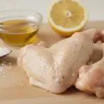 finke-blog286784: Rohes Hähnchen mit Öl, Salz, Pfeffer und Zitrone